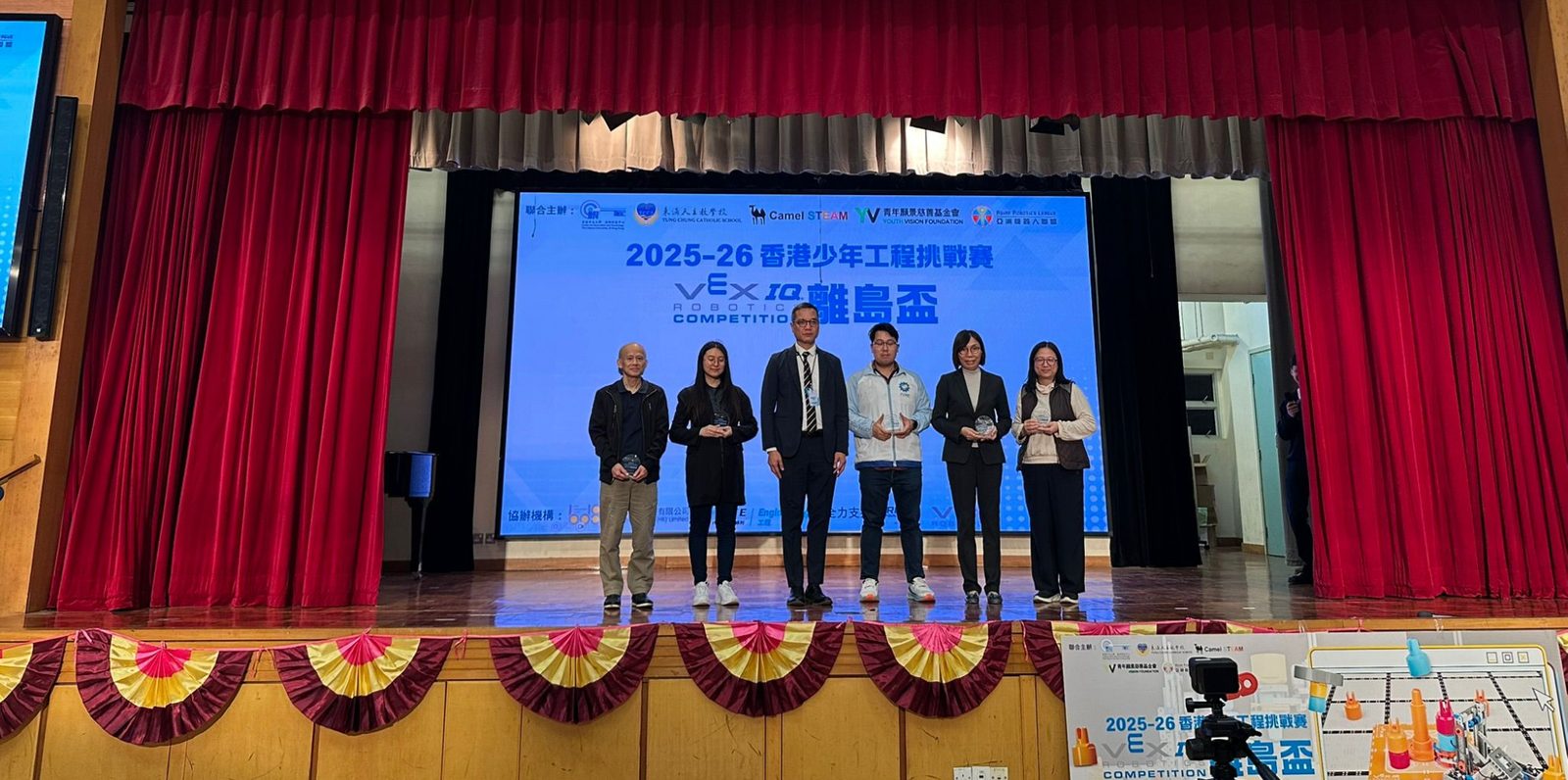 2025 年 11 月離島盃Competition現場，大學退休講師擔任Competition評判